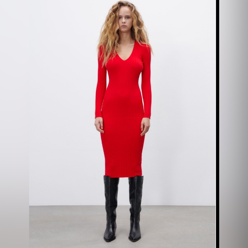 Zara - RIBBED KNIT DRESS - Size small
